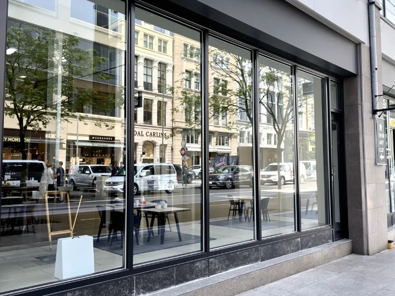 Vitrine commerciale installée sur la Rive-Sud